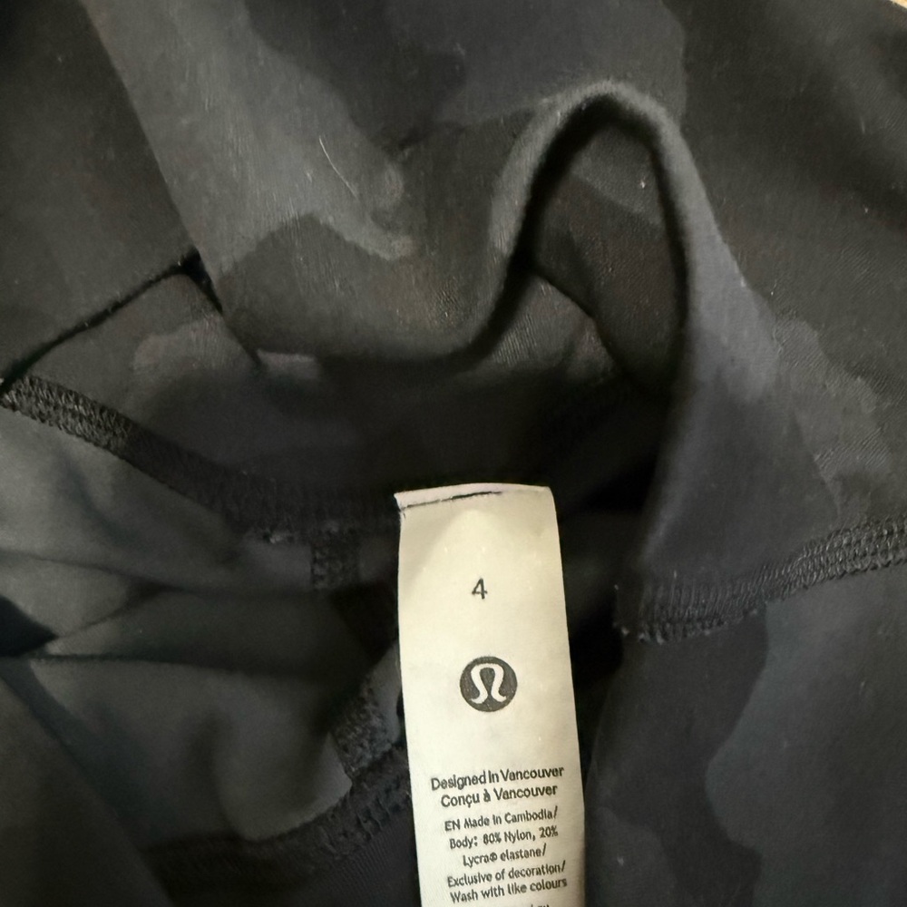 Lululemon Athletica Dark Camouflage 21 inch length crops - Picture 2 of 5